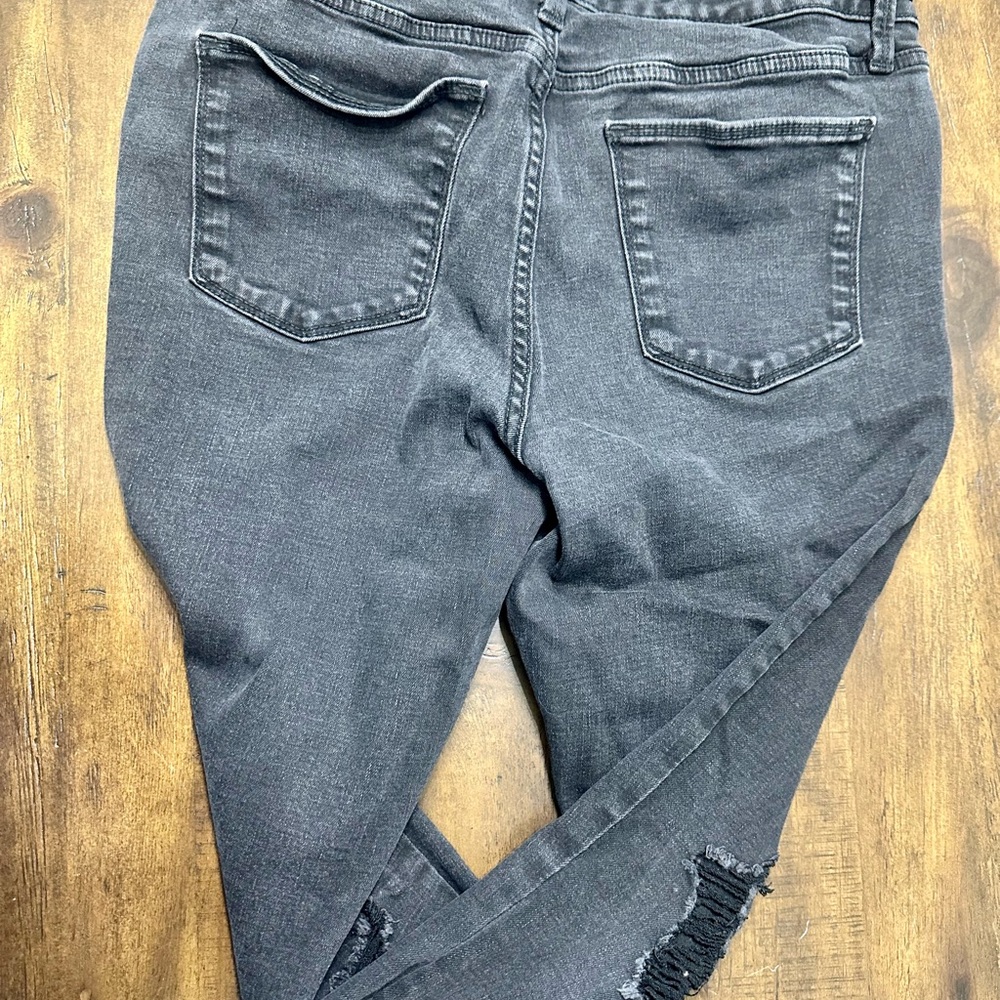 Universal Thread High Rise Skinny Jeans Black Distressed Raw Hem‎ Size 14/32R - Picture 5 of 5